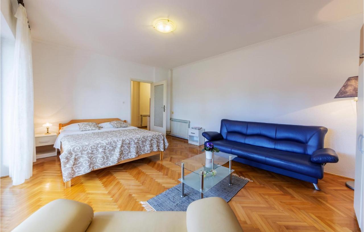 Stunning In With Kitchen Apartment Umag