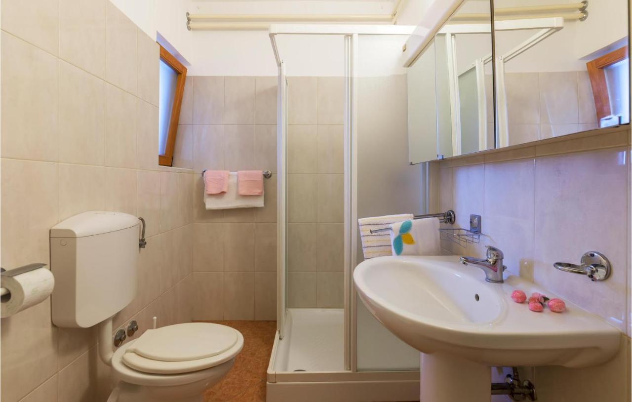 Stunning In With Kitchen Apartment *